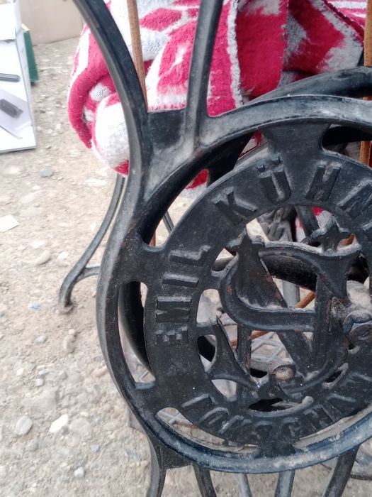 Mașină de cusut vintigi