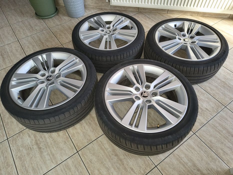 Anvelope vara 225/40 R18