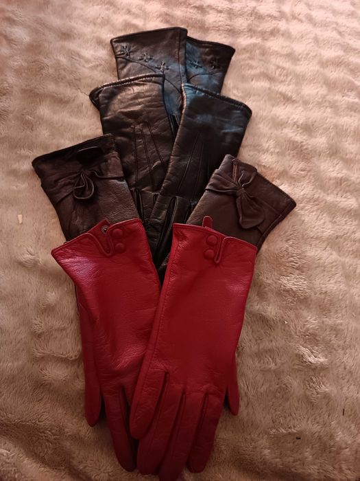 4 perechi manusi de piele