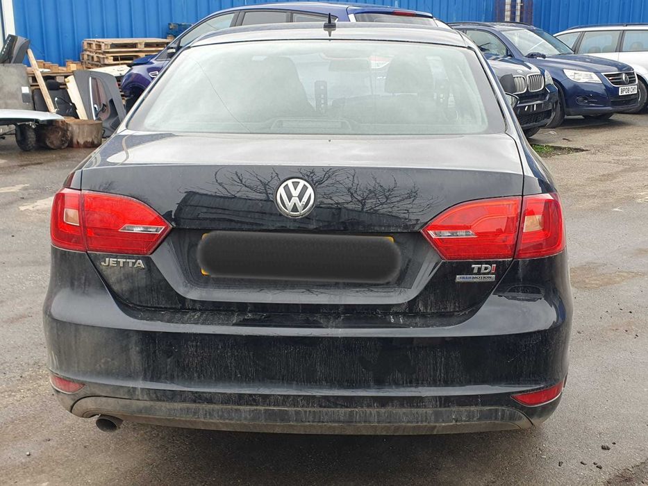 Dezmembrez Volkswagen Jetta 1.6 tdi 2013