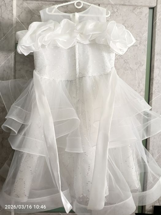 Продам нарядные платья на девочку