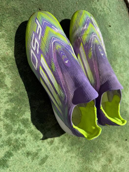 Vand ghete de fotbal, marimea 39/13 sau 40 nike Mercurial sau Adidas