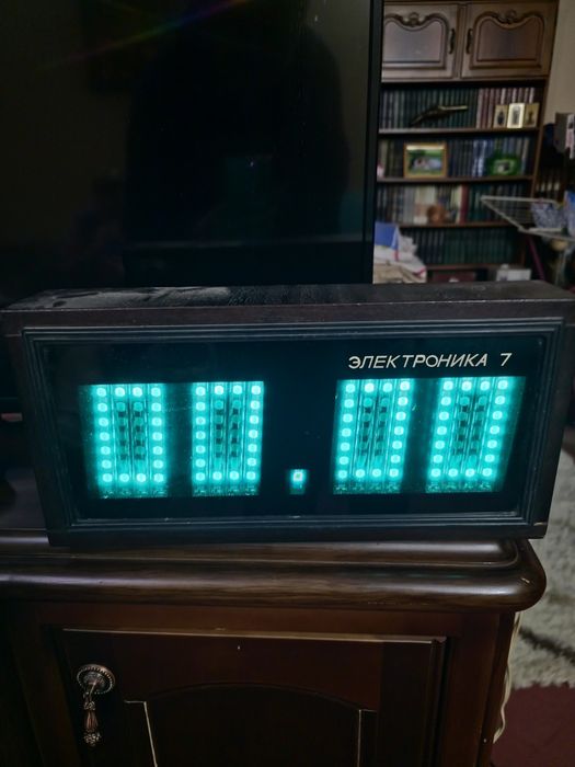 Продаю Лектроные часы