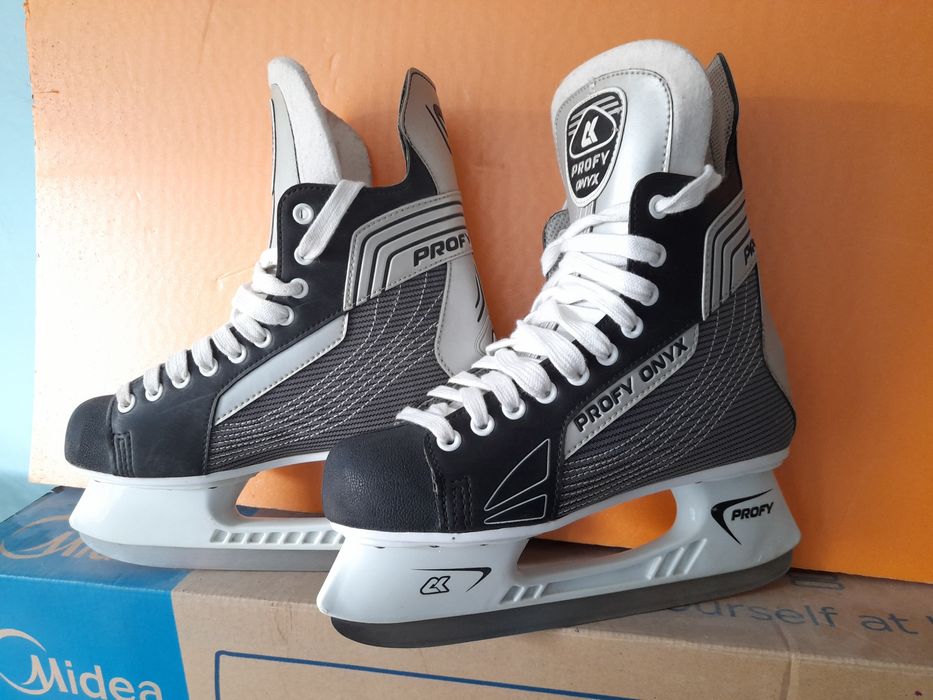 Продаются  коньки