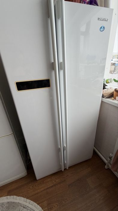 Холодильник Samsung двухдверный