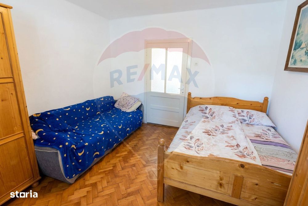 Casă cu 4 camere de vânzare - str. Morii