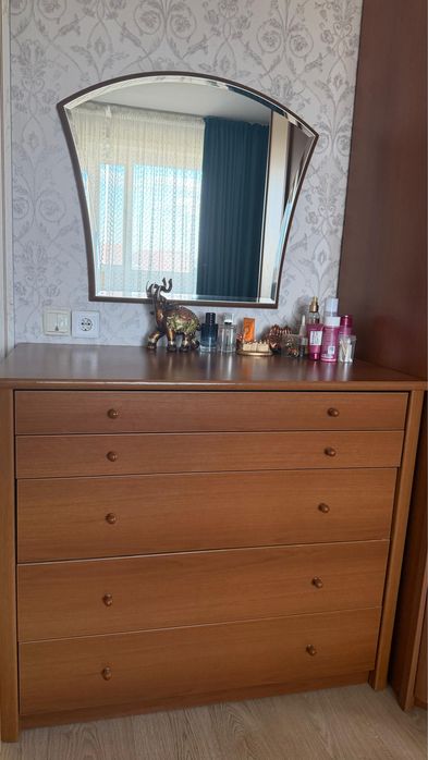 Продам спальный гарнитур