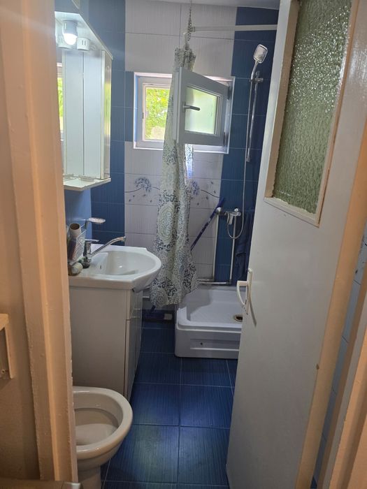 Închiriez apartament 3 camere cartier rovine