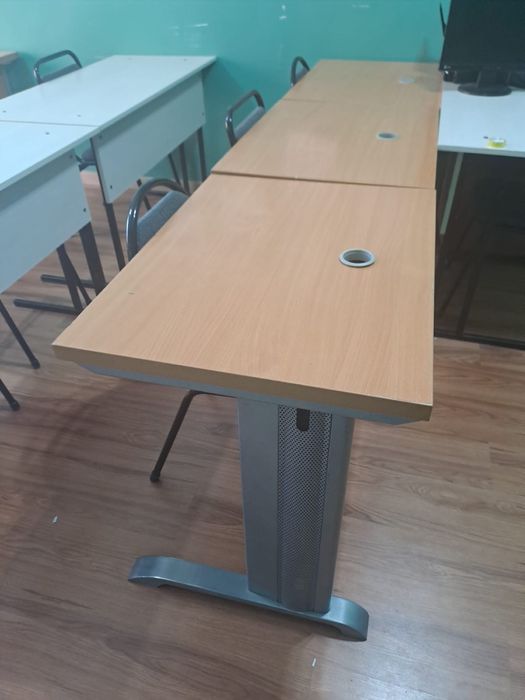 Парты столы в хорошем состоянии