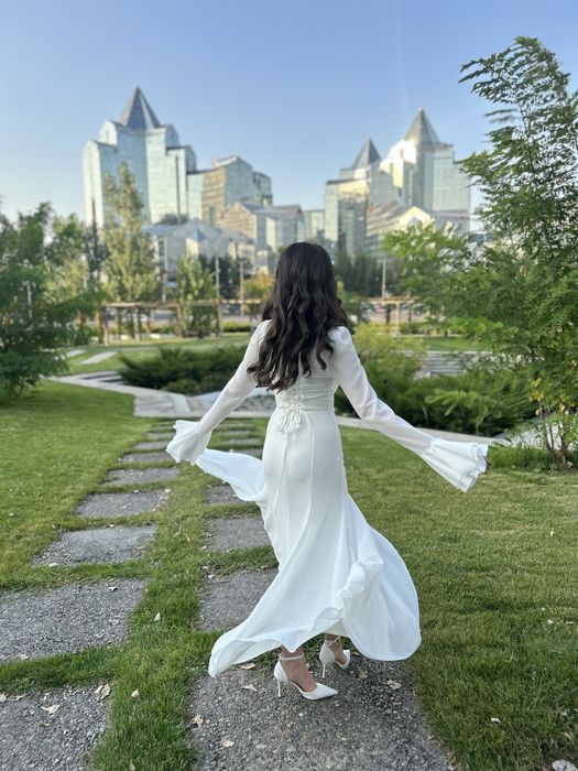 Белое шифоновое платье