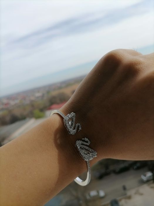 Vând brațară swarovski,