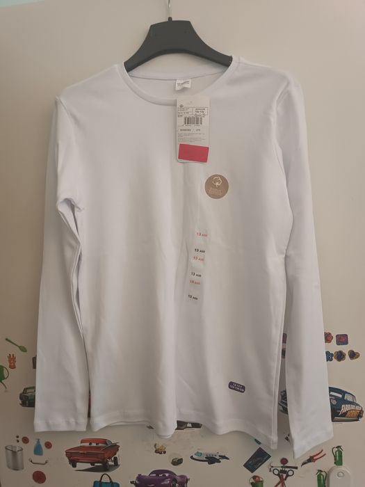 Продавам нови детски блузи и пуловери