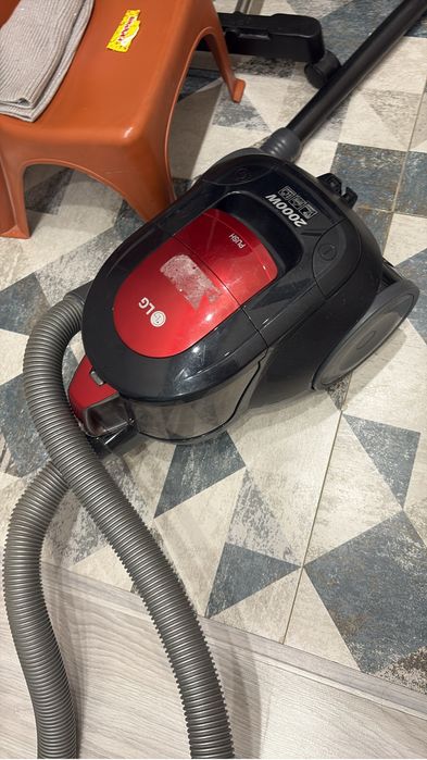 Продам пылесос LG