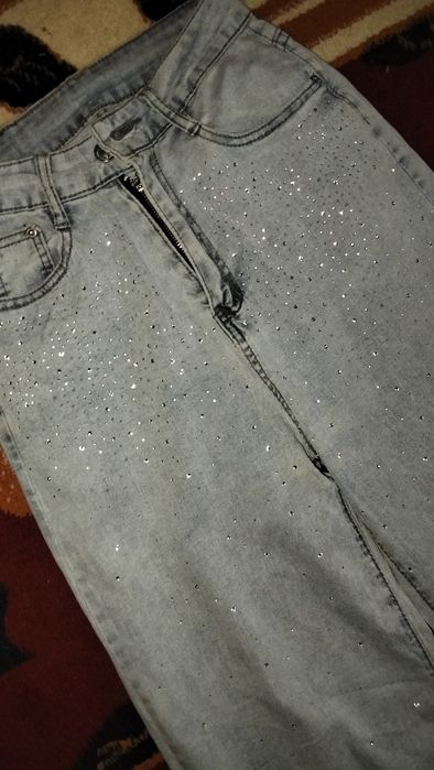 Ayollar va qizlar uchun shim sotiladi