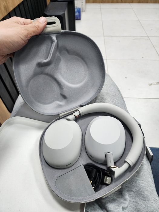 Naushnik dodasi sony m6 si endi sotuvda vodida bunaqasi yoq