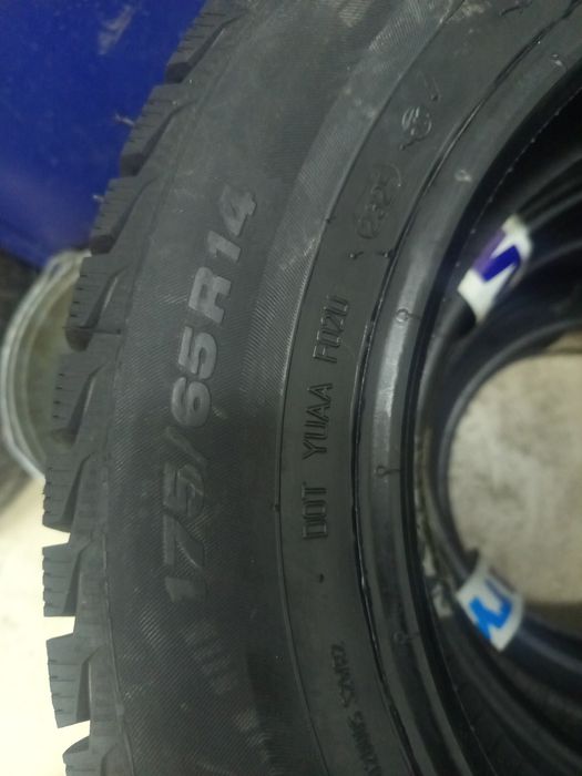 Продам шины комплект новые