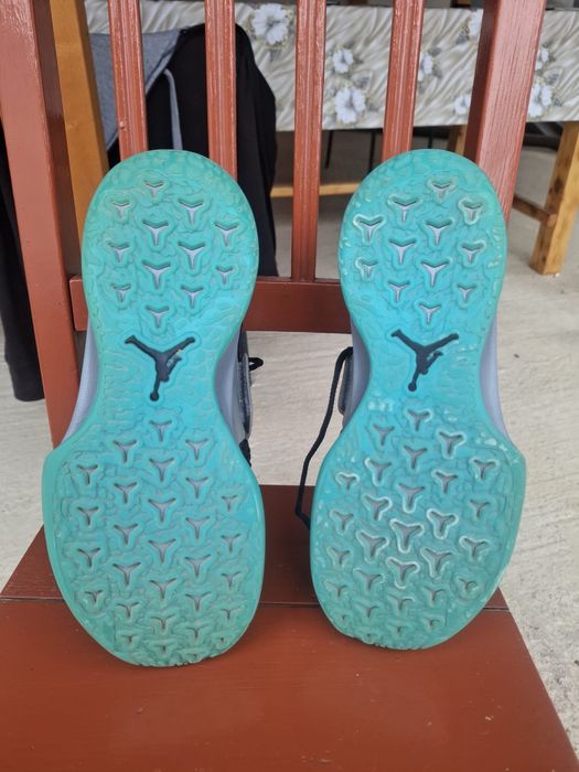 Adidasi jordan ca noi