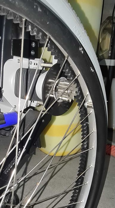 Carucior electric pt disabili cu propulsie electrica comandat de insot