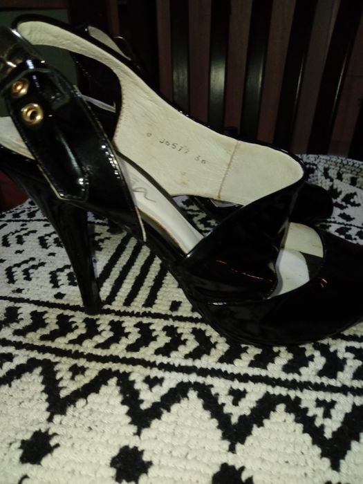 Обувки на висок ток