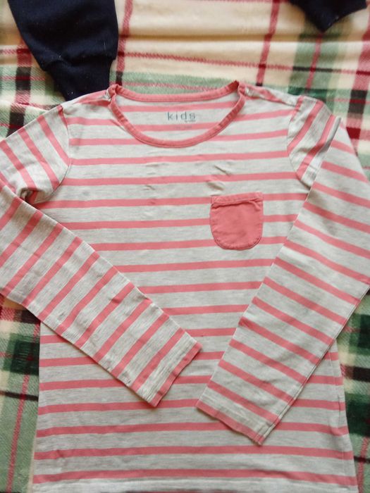 Осем блузи за момче 6-7 г. за 8 евро.