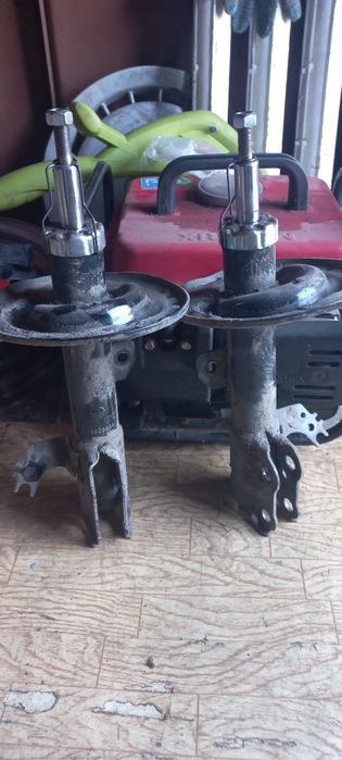 Стойки на камри 50