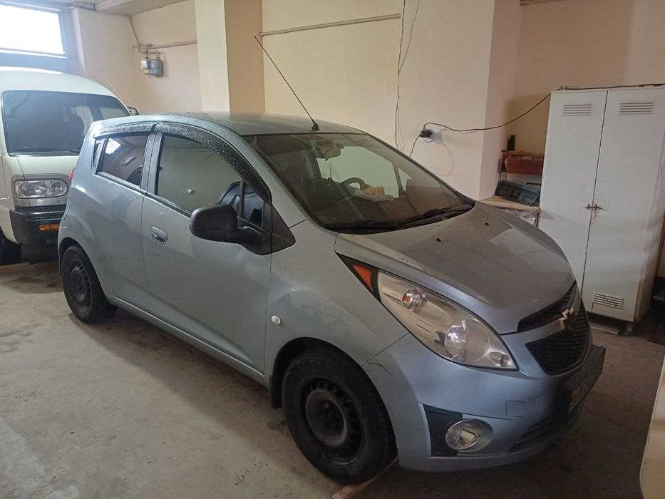 Spark navarotlari bilan faqat benzonda yurgan