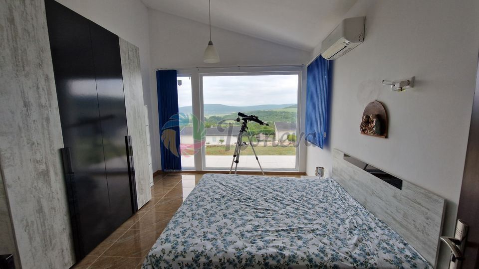 4-стаен в Добрич, област-с.Рогачево площ 110 цена 87000