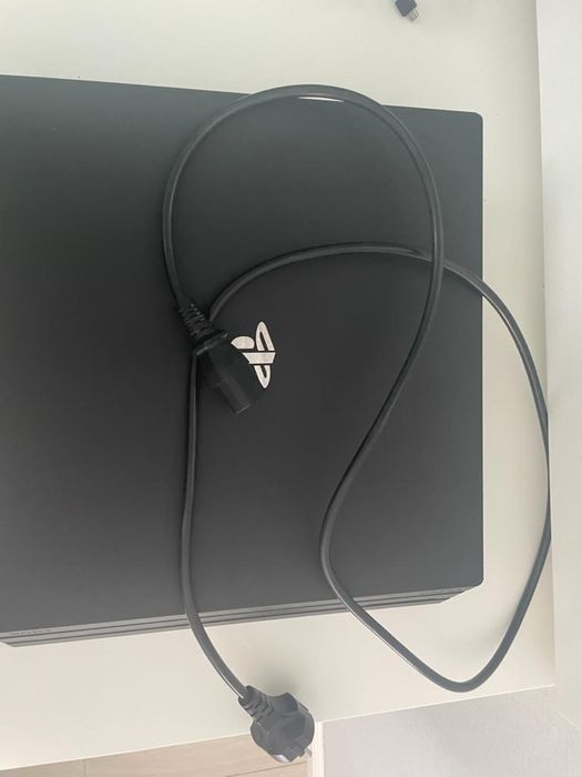 Продам PlayStation 4 pro