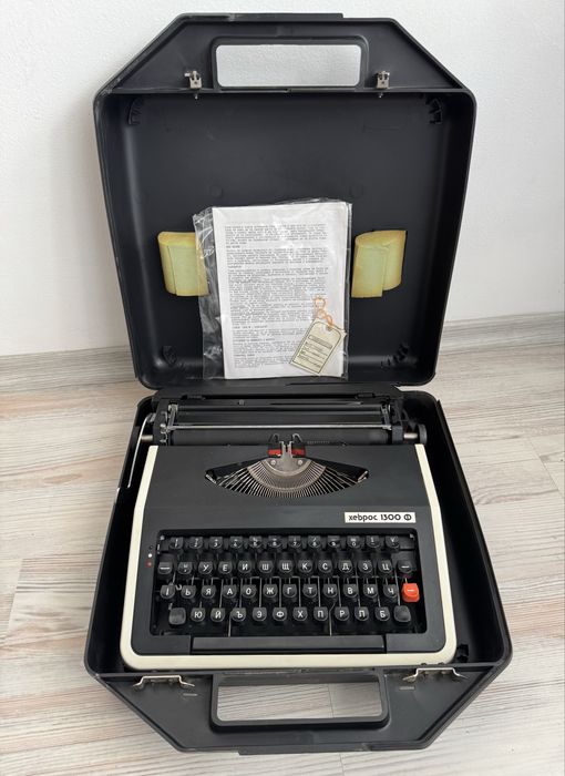 Пишеща машина Хеброс 1300 Ф