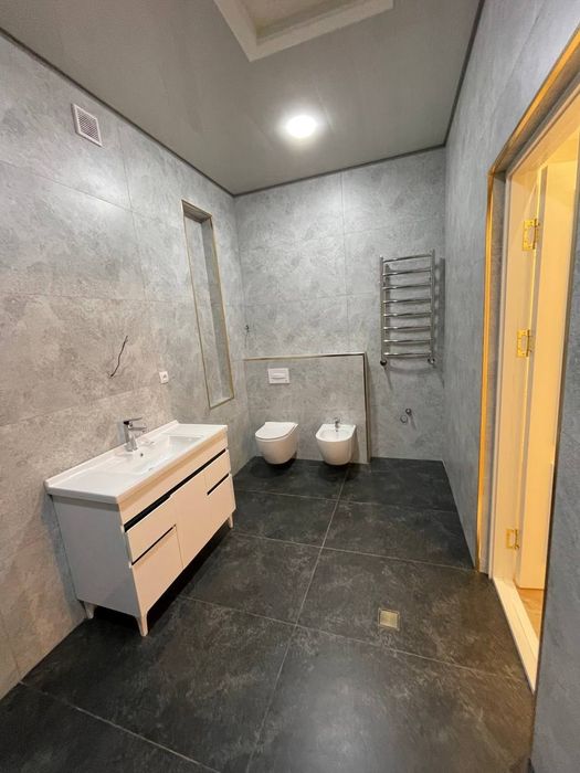 Ховли сотилади янги подключ Медгарадокда 3 сотих 7 та хона