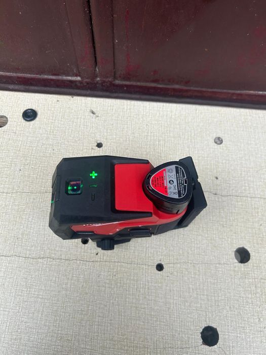 Nivela laser Milwaukee M12CLLP  raza verde 2025