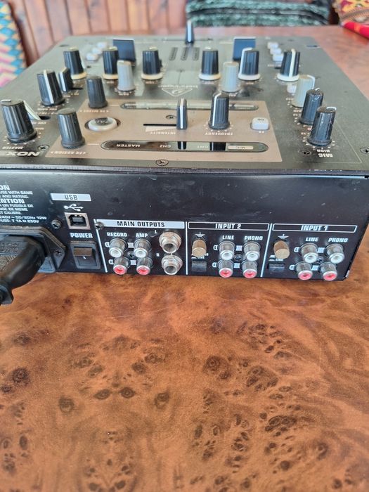 DJ миксер Behringer NOX 202