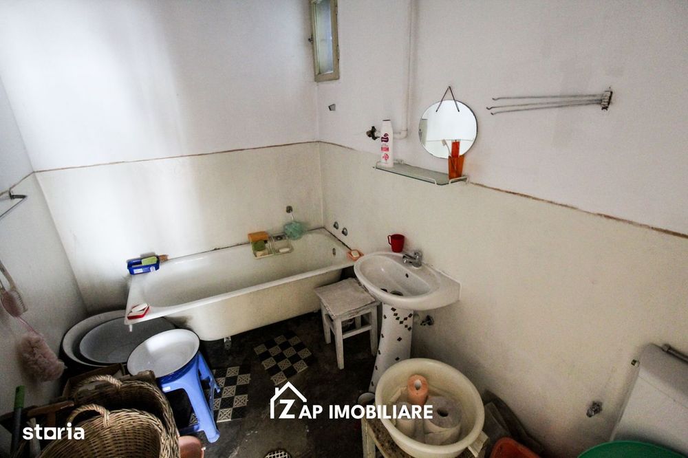 Cartierul 7 Noiembrie - Casă P+E Solidă - Singu