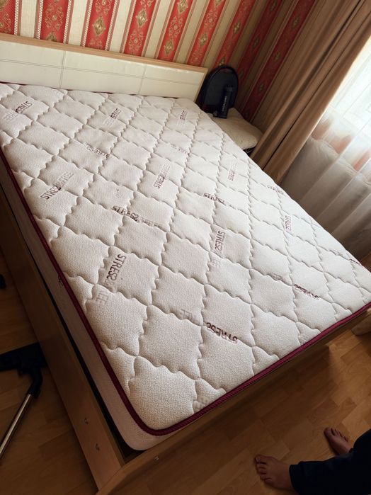 Продам б/у Матрас