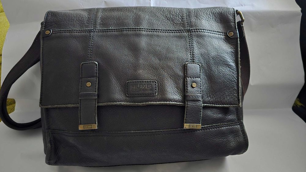 Geantă messinger Tommy Hilfiger/piele naturala neagra
