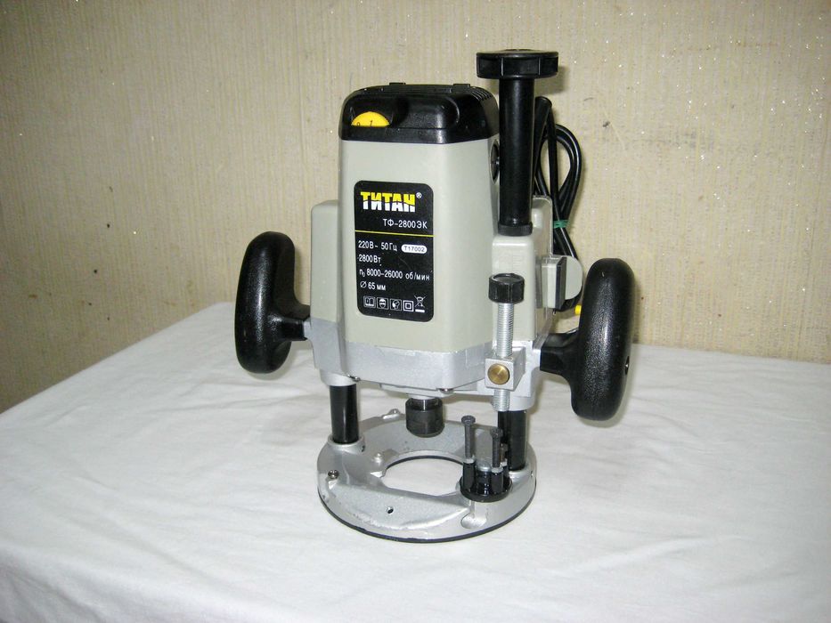 Фрезер ТИТАН 2800w большой идеальном рабочим почти новым состоянии!