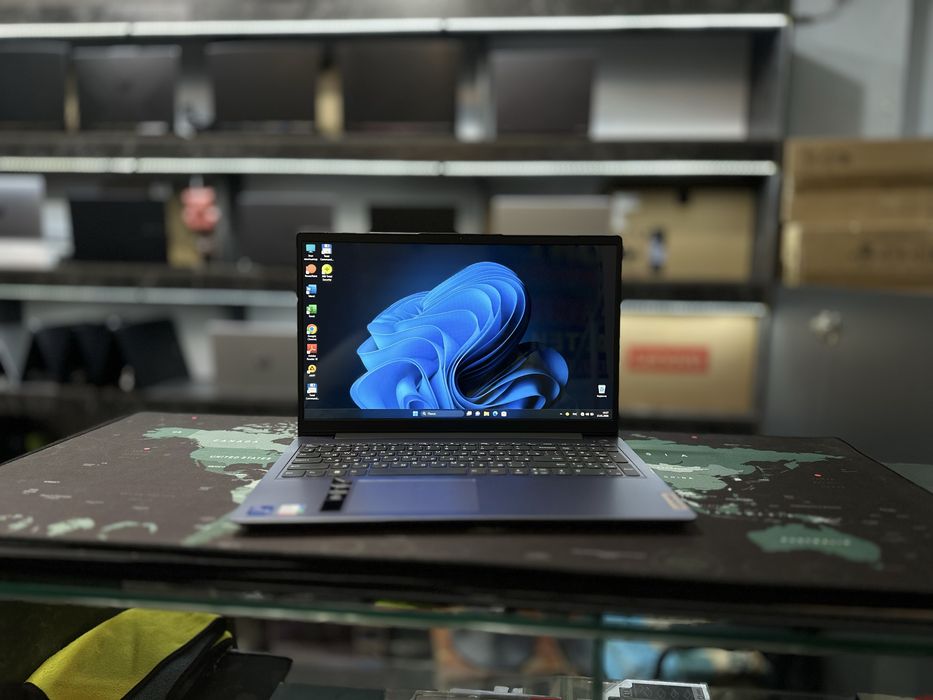 Офисный ноутбук Lenovo Ideapad 3 Intel Core i7-1255U 16/512