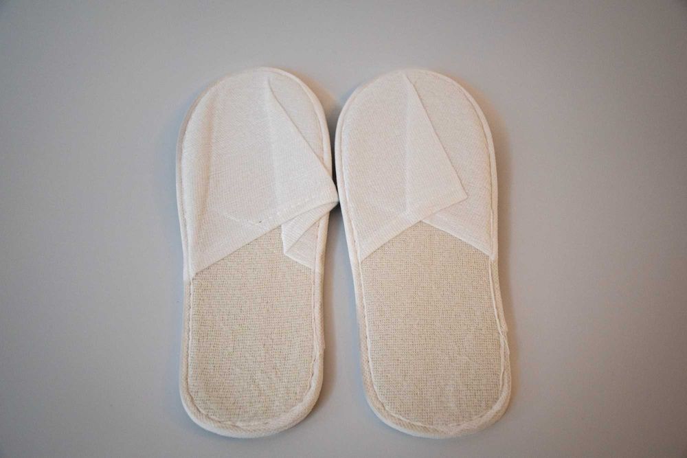 Еднократни хавлиени чехли