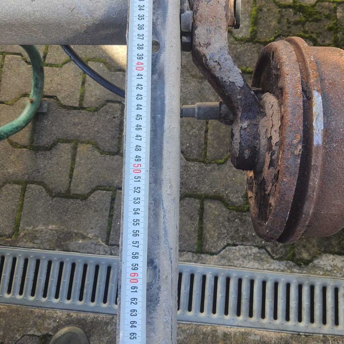 Punte remorca Saris, 2700 kg.