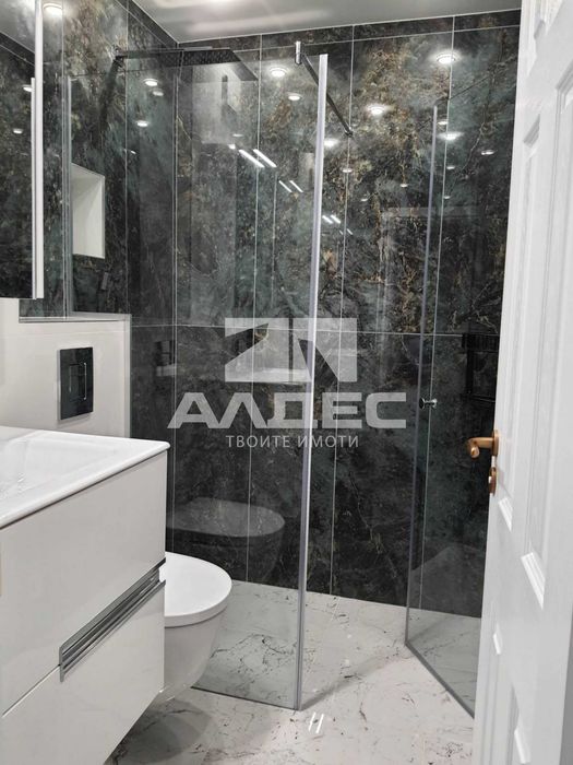 Дава се под наем Тристаен апартамент в София, Изток - 120 кв.м за 1196.97 € - Снимка #11