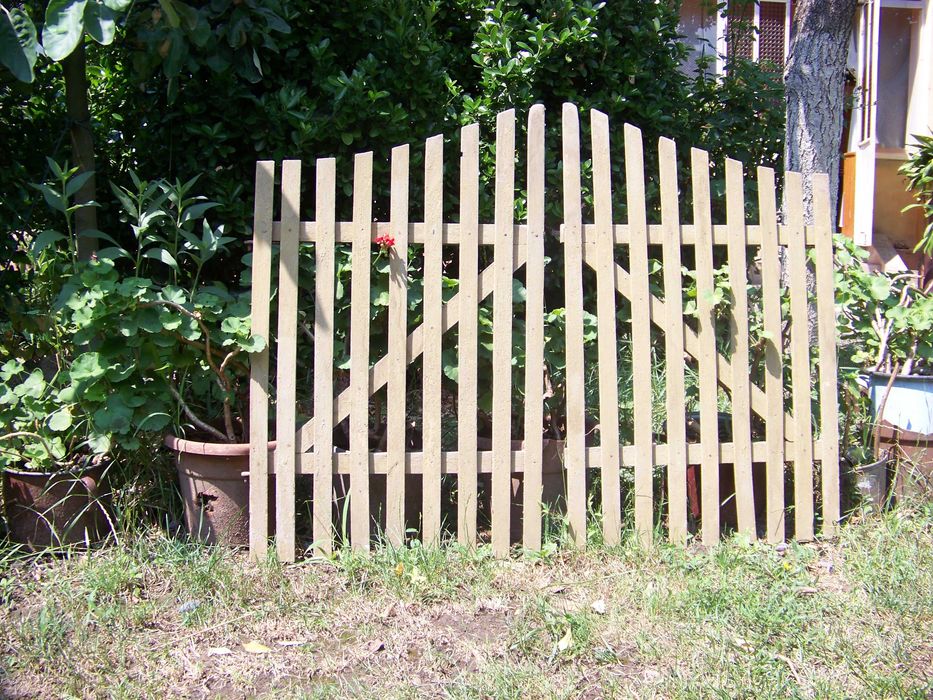 Vând portițe vechi, rustice confecționate din lemn/ de casă săsească