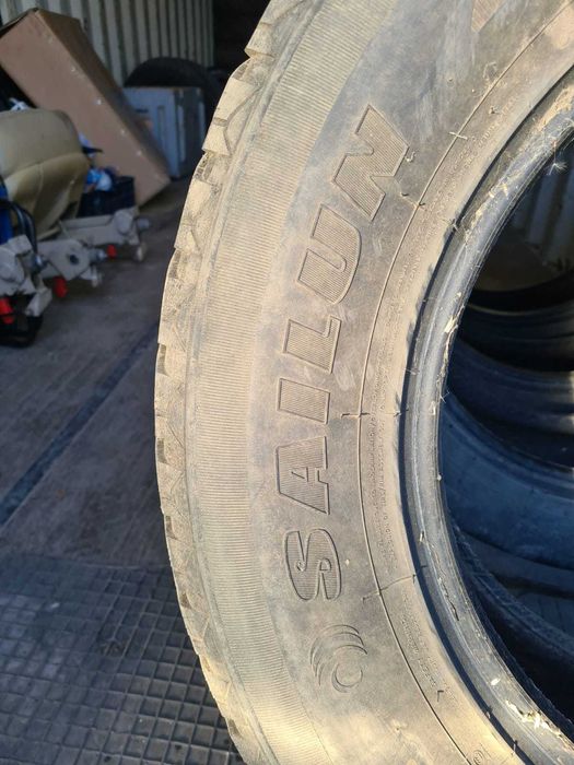 Продам комплект зимней резины  275  65 R 18