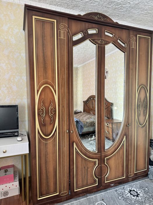 Продам спальный гарнитур