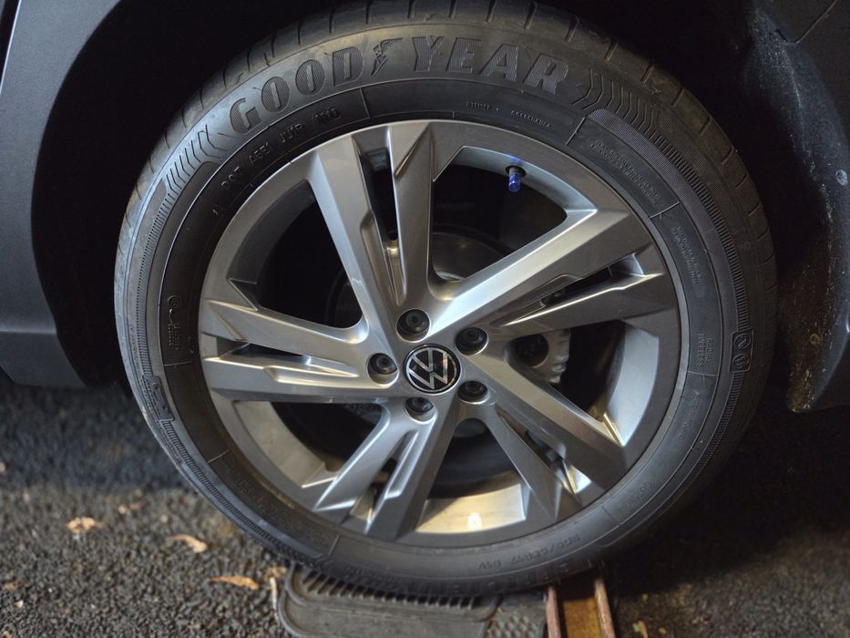Set 4 anvelope de vară Goodyear 205/55 R17 91V - DOT 2023 - Rulate 6.500 km (Ca noi)