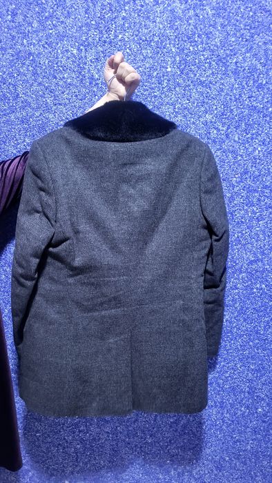 Palto yengi srochi sotiladi