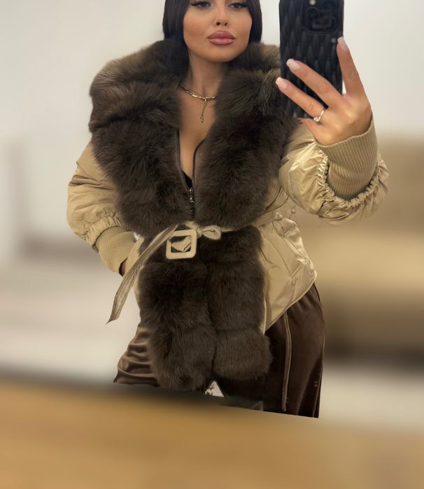 Geaca cu guler din blana naturală
