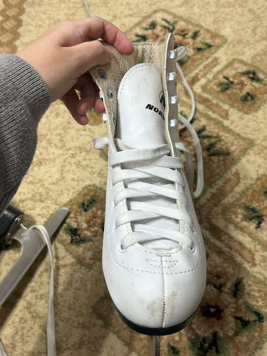 Продам фигурные коньки