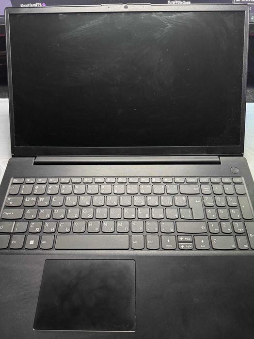 Лаптоп Lenovo V15 G3 IAP