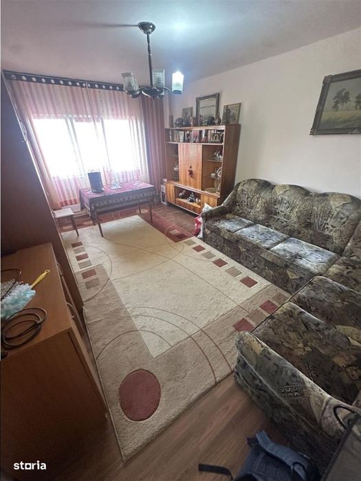 Decomandat cu 2 bai si 2 balcoane
