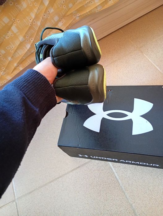 Чисто нови обувки under armour running shoes Charged Pursuit 3